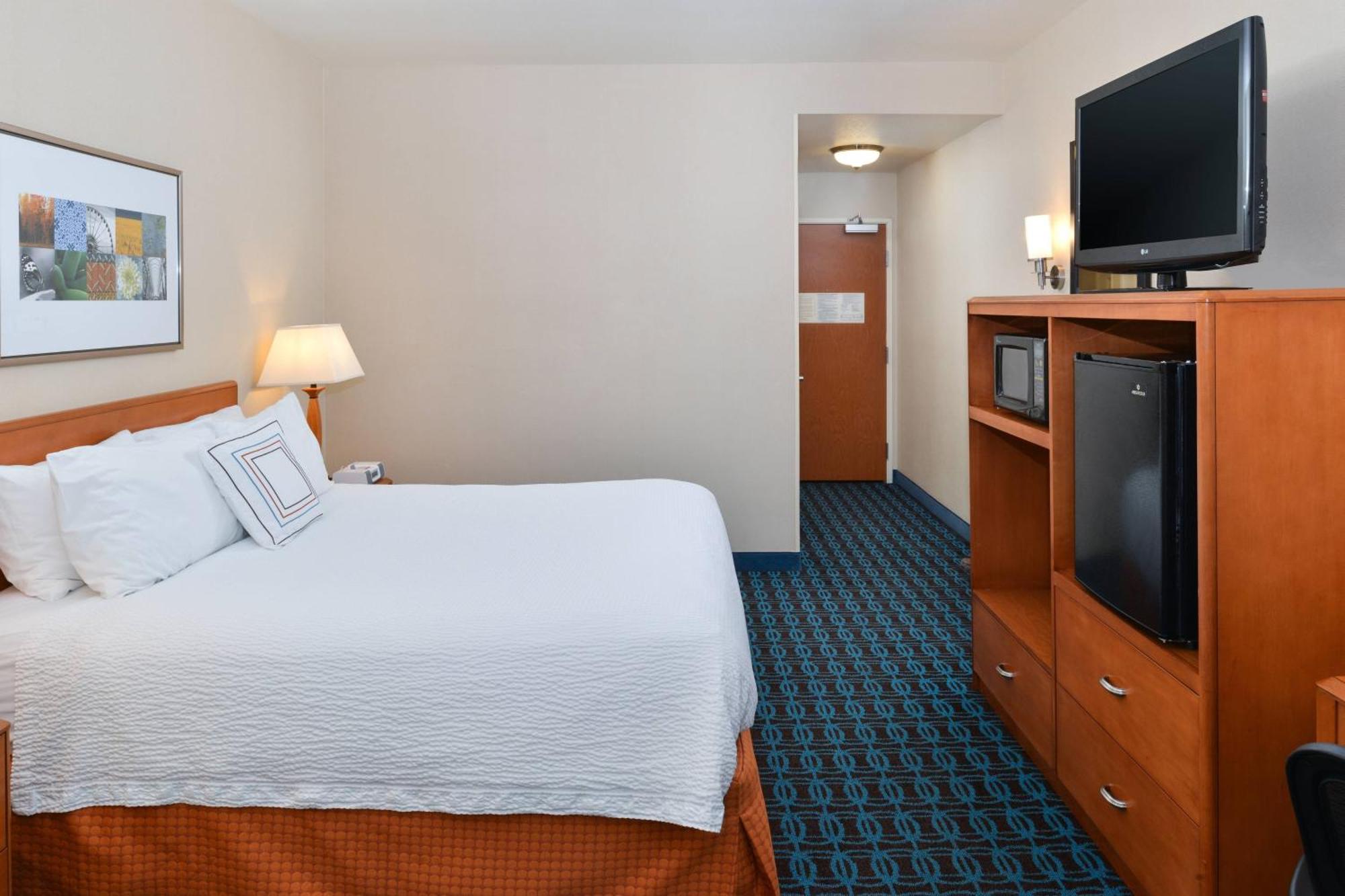 Fairfield Inn And Suites By Marriott אלק גרוב מראה חיצוני תמונה