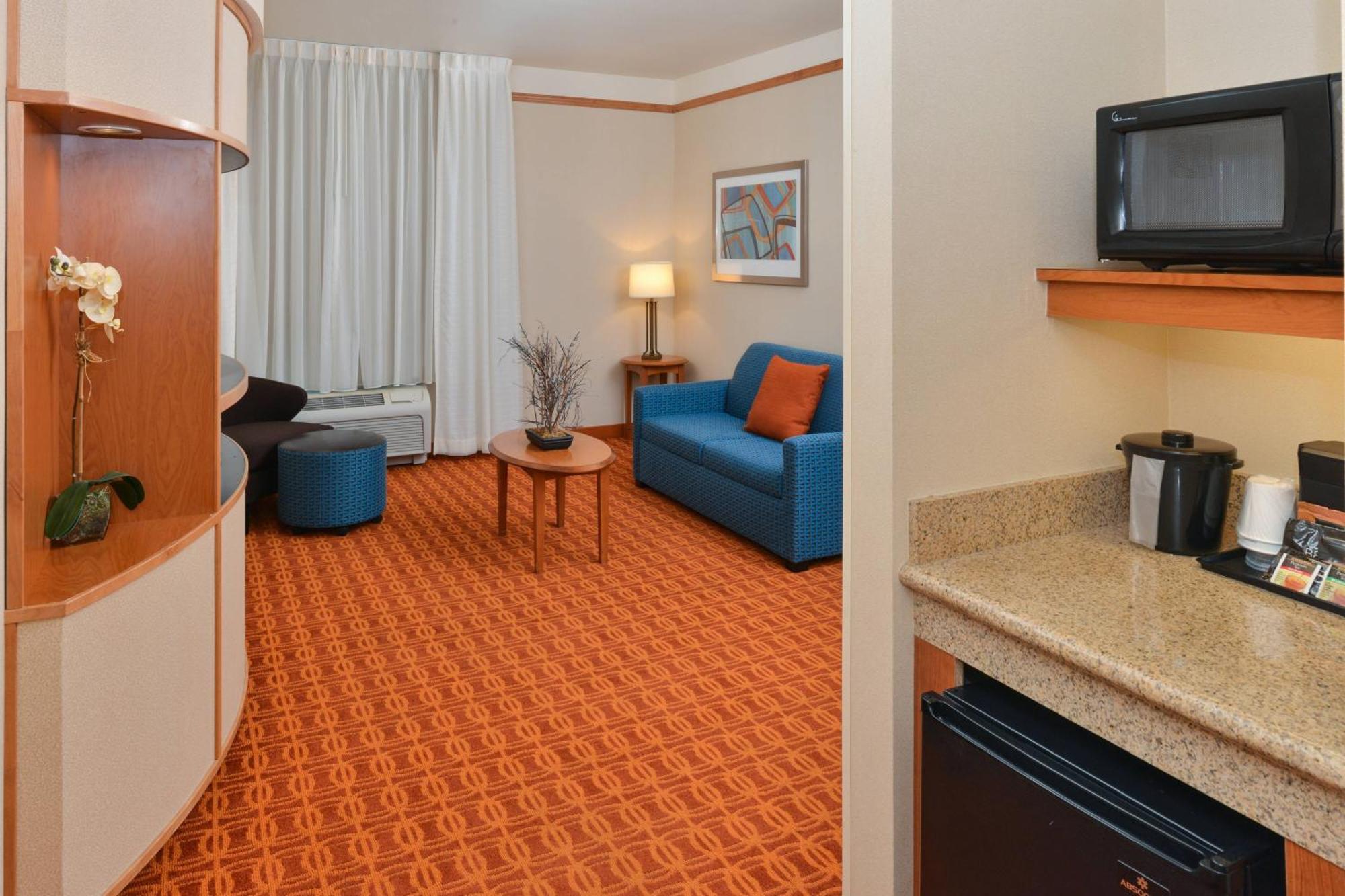 Fairfield Inn And Suites By Marriott אלק גרוב מראה חיצוני תמונה