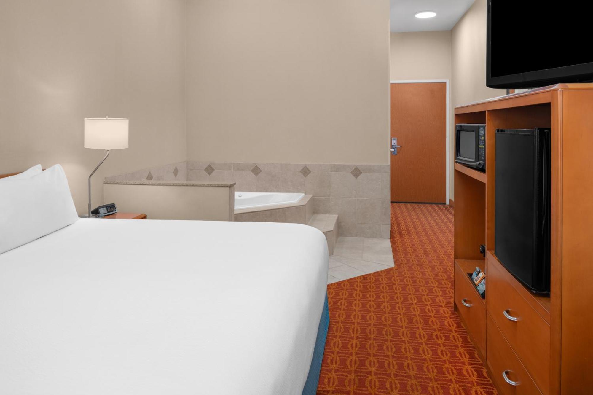 Fairfield Inn And Suites By Marriott אלק גרוב מראה חיצוני תמונה