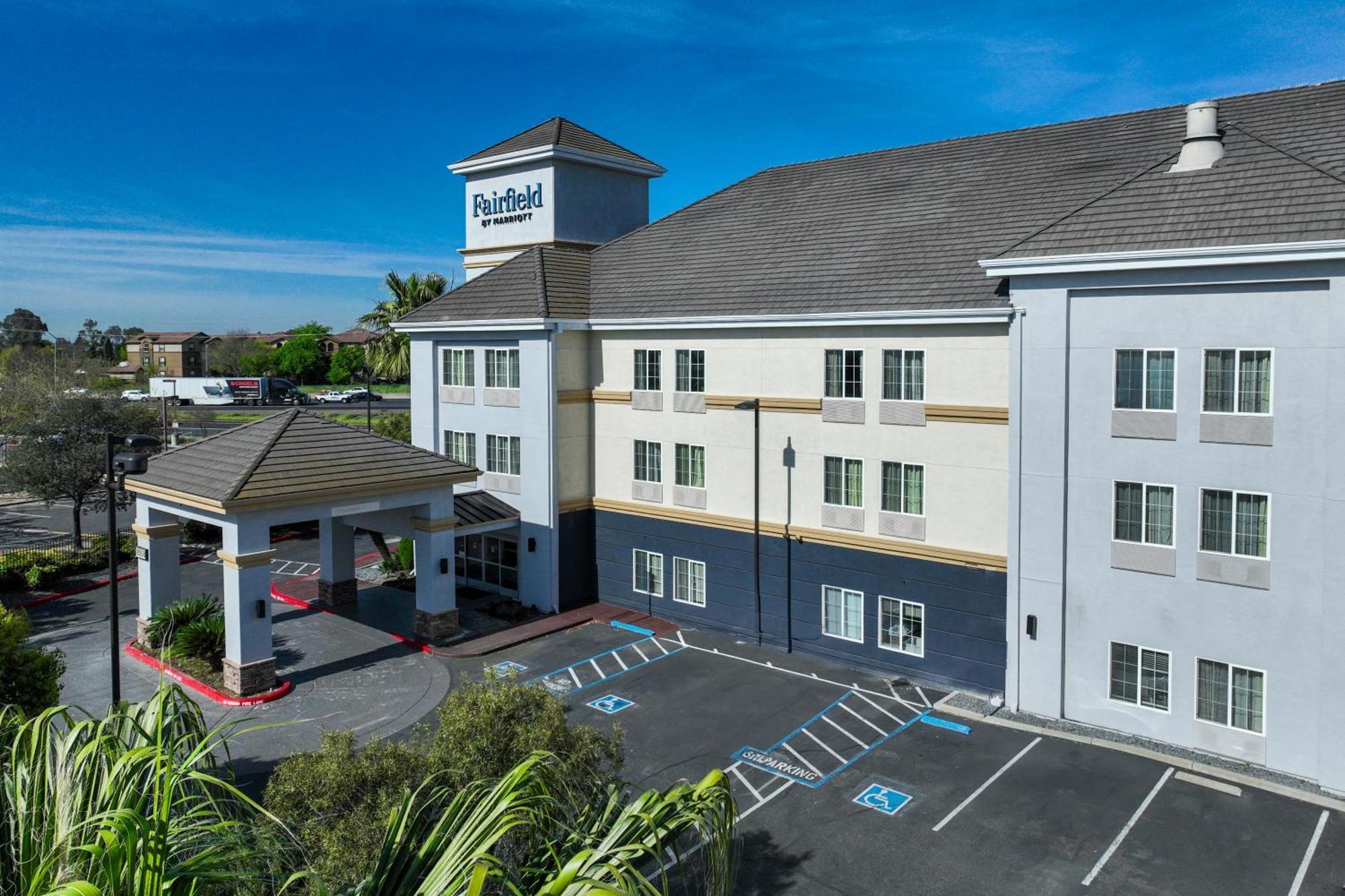 Fairfield Inn And Suites By Marriott אלק גרוב מראה חיצוני תמונה