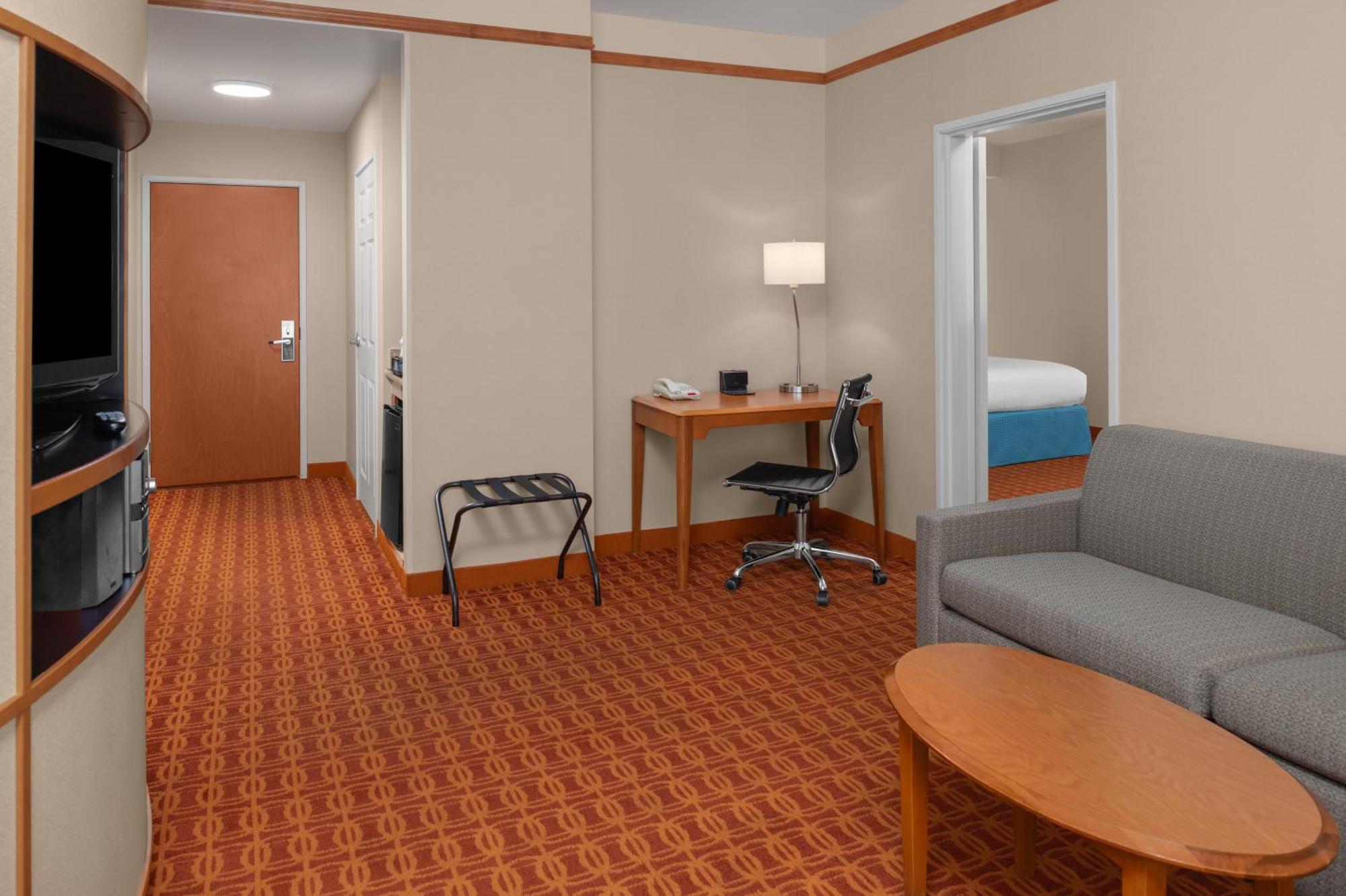 Fairfield Inn And Suites By Marriott אלק גרוב מראה חיצוני תמונה