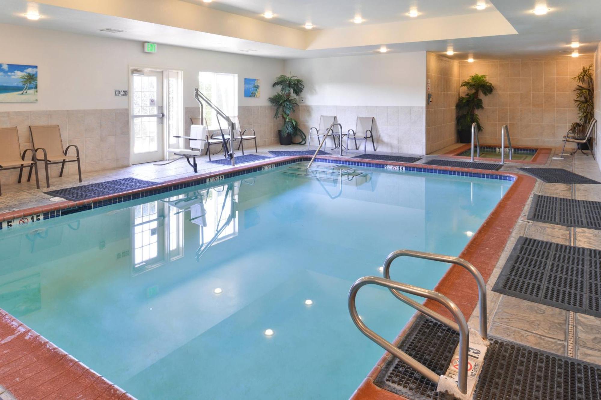 Fairfield Inn And Suites By Marriott אלק גרוב מראה חיצוני תמונה