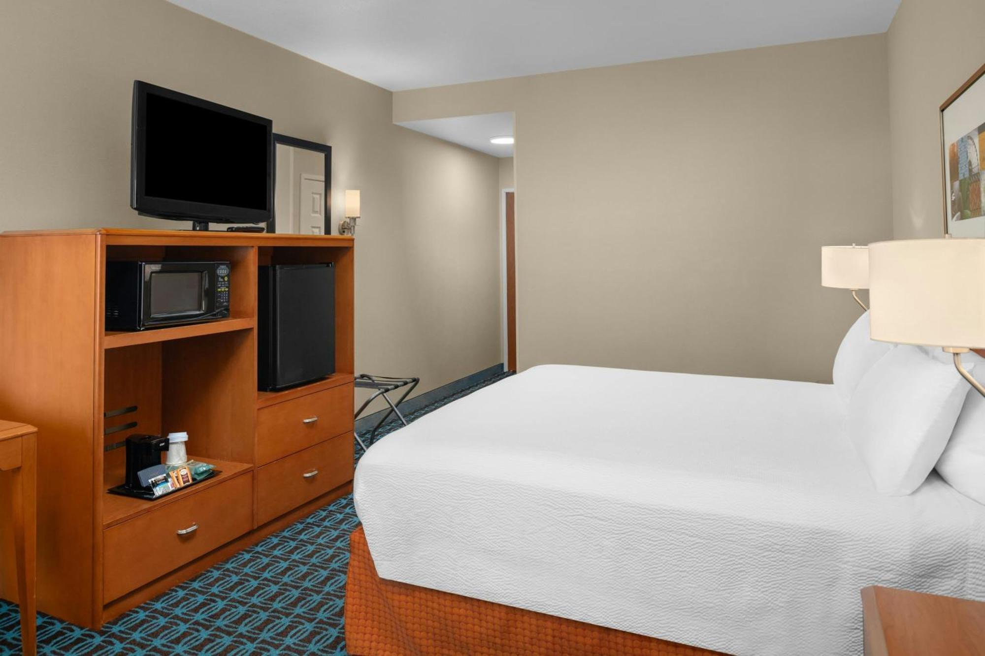 Fairfield Inn And Suites By Marriott אלק גרוב מראה חיצוני תמונה
