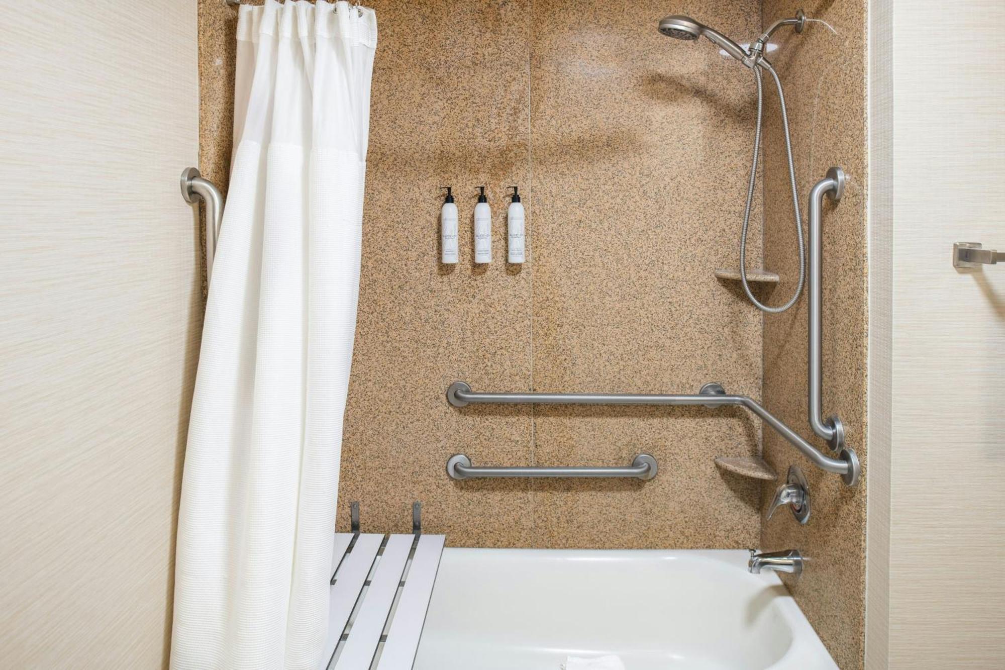 Fairfield Inn And Suites By Marriott אלק גרוב מראה חיצוני תמונה