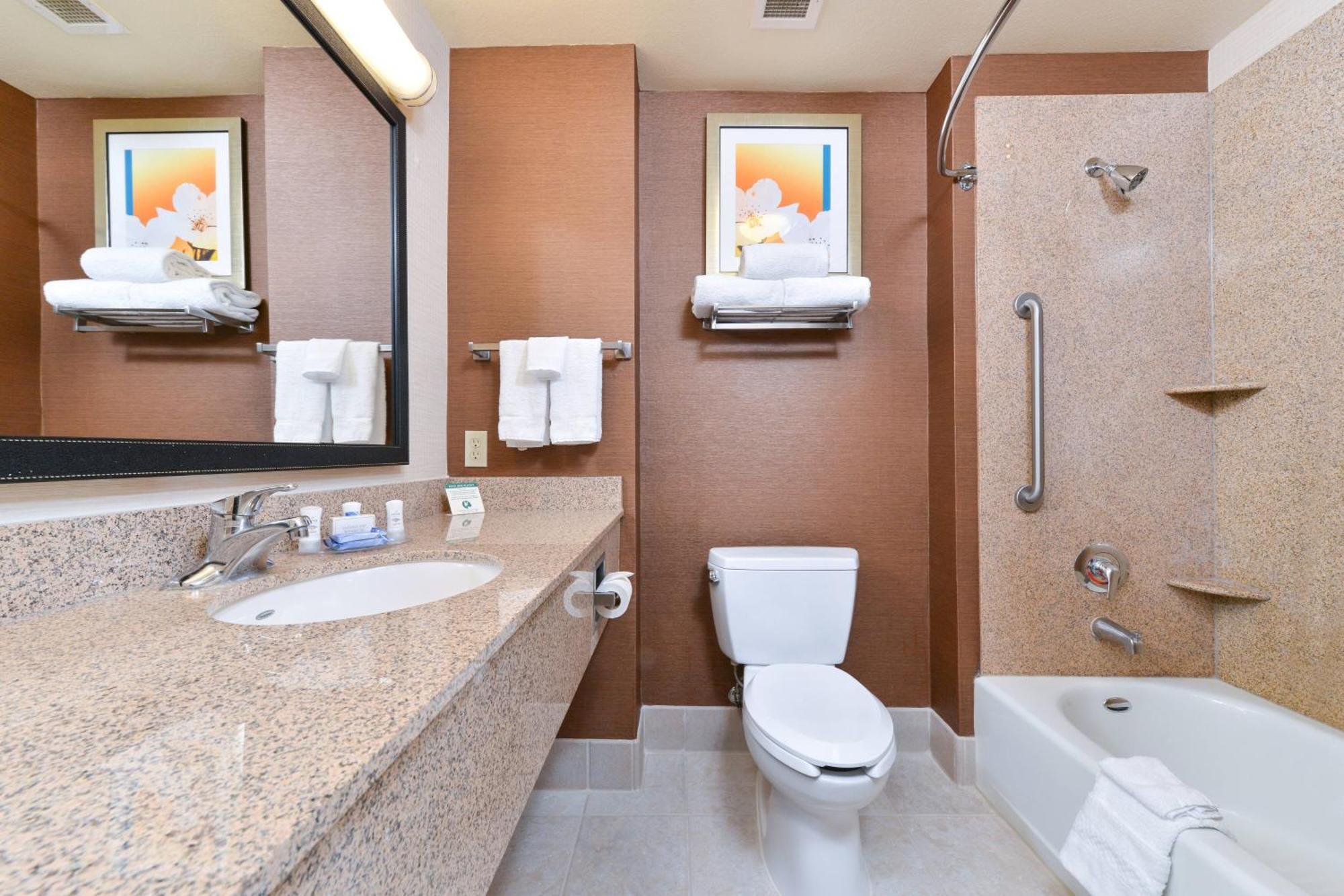 Fairfield Inn And Suites By Marriott אלק גרוב מראה חיצוני תמונה