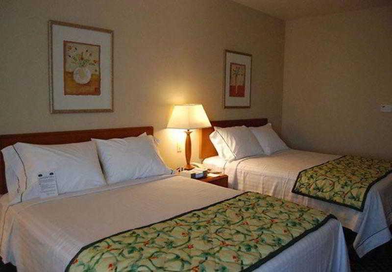 Fairfield Inn And Suites By Marriott אלק גרוב מראה חיצוני תמונה